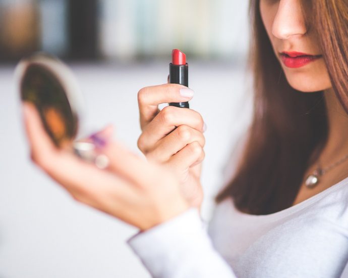 Kosmetyki do nakładania makijażu - wybierz najlepsze produkty dla siebie