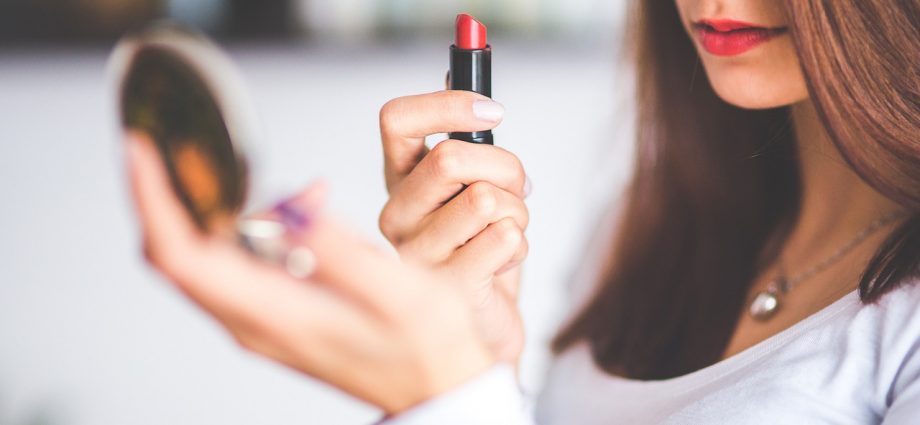Kosmetyki do nakładania makijażu - wybierz najlepsze produkty dla siebie